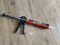 Pistol pentru silicon 03